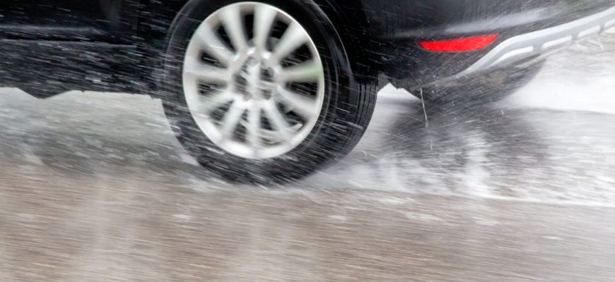 Akvaplaning: važnost zimskih guma za sigurnu vožnju